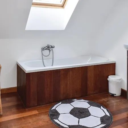 3 Bedroom Awesome In בית נופש Gardna Wielka