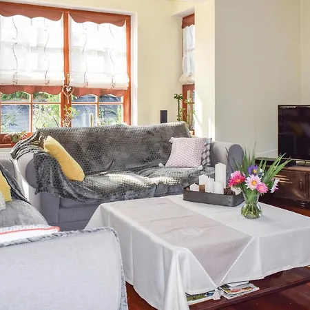 3 Bedroom Awesome In בית נופש Gardna Wielka