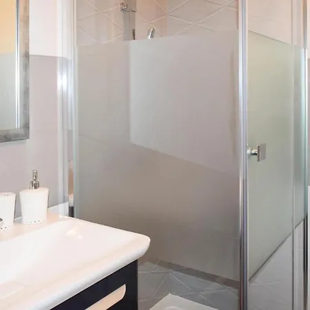 3 Bedroom Awesome In בית נופש